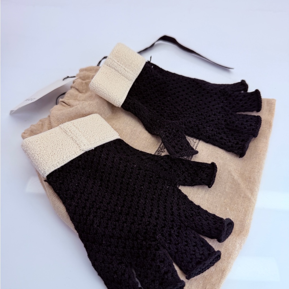 Gucci Black Crochet Fingerless Logo Gloves NWT - Picture 4 of 9